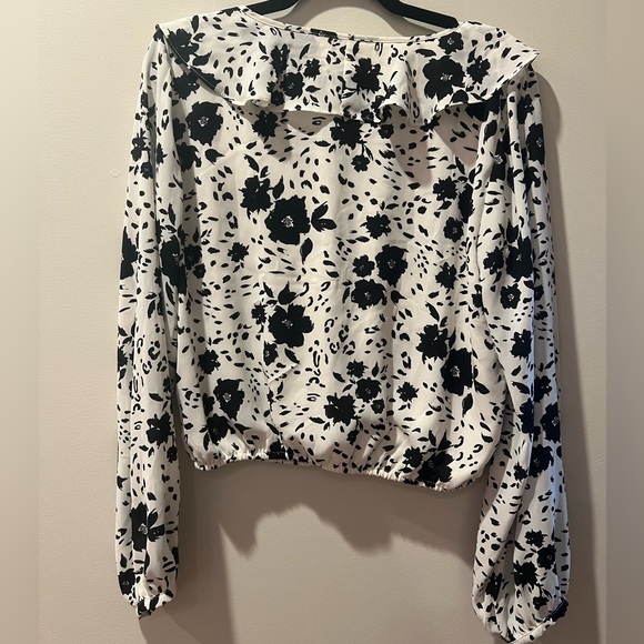 ASTR The Label Black&White Floral Blouse - Picture 3 of 7